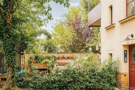 2015 Sanierte Denkmalwohnung mit Gartenanteil, Balkon & Stellplatz 4 zimmer