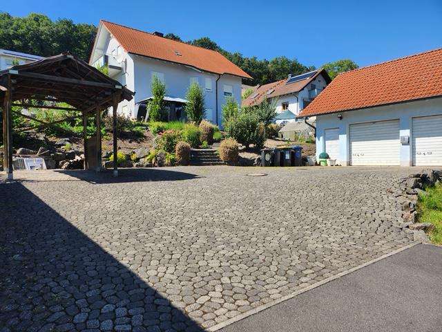 Einfamilienhaus Petersberg - 7 Zimmer, 230 m&sup2;, 4.000&euro; | Angebot:26905318