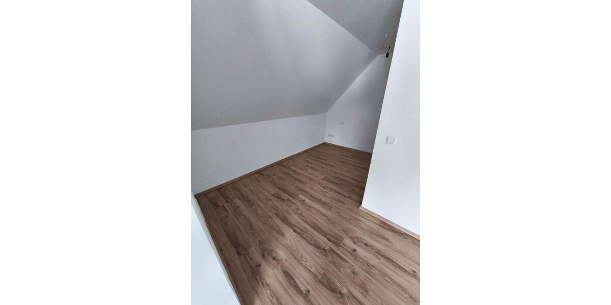 Einfamilienhaus Igensdorf Pettensiedel - 1 Zimmer, 240 m&sup2;, 2.000&euro; | Angebot:25770176