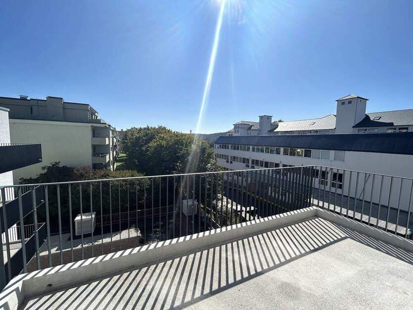 Moderner Wohnkomfort - viel Platz + Freiraum! 5 Zimmer + Süd-Balkon, Einbauküche, 2 Bäder, Aufzug 5 zimmer