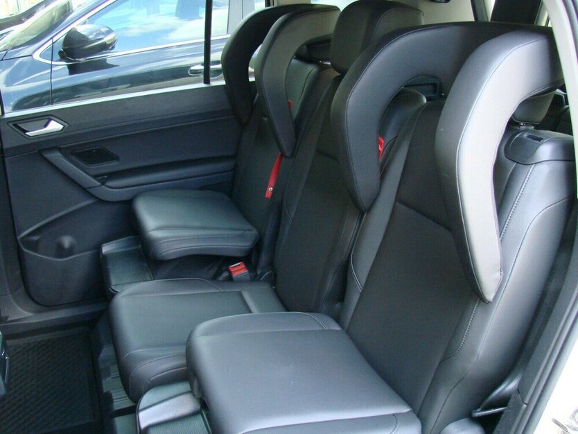 VW Touran 2.0TDI TAXI 7-Sitzer Leder Kamera AHK 89.165 km 27.980 € Falkensee 14612