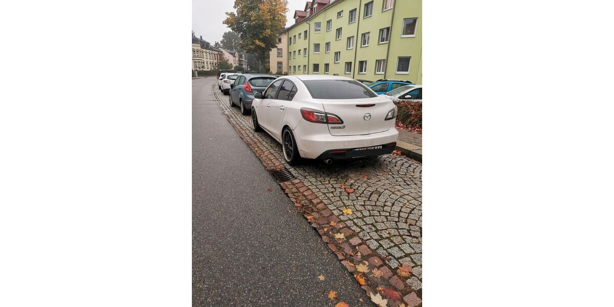 Mazda 3 129.950 km 4.300 &euro; Mittweida 09648