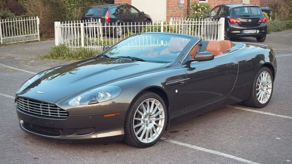 DB9