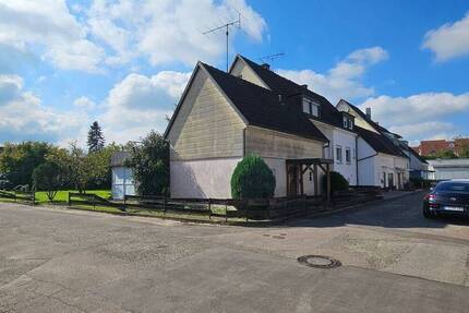 DOPPELHAUSHÄLFTE MIT GROßEM GRUNDSTÜCK IN 79331 TENINGEN 6 zimmer