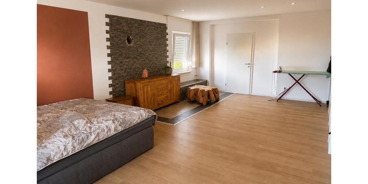 Einfamilienhaus Solms - 7 Zimmer, 210 m&sup2;, 390.000&euro; | Angebot:26738281