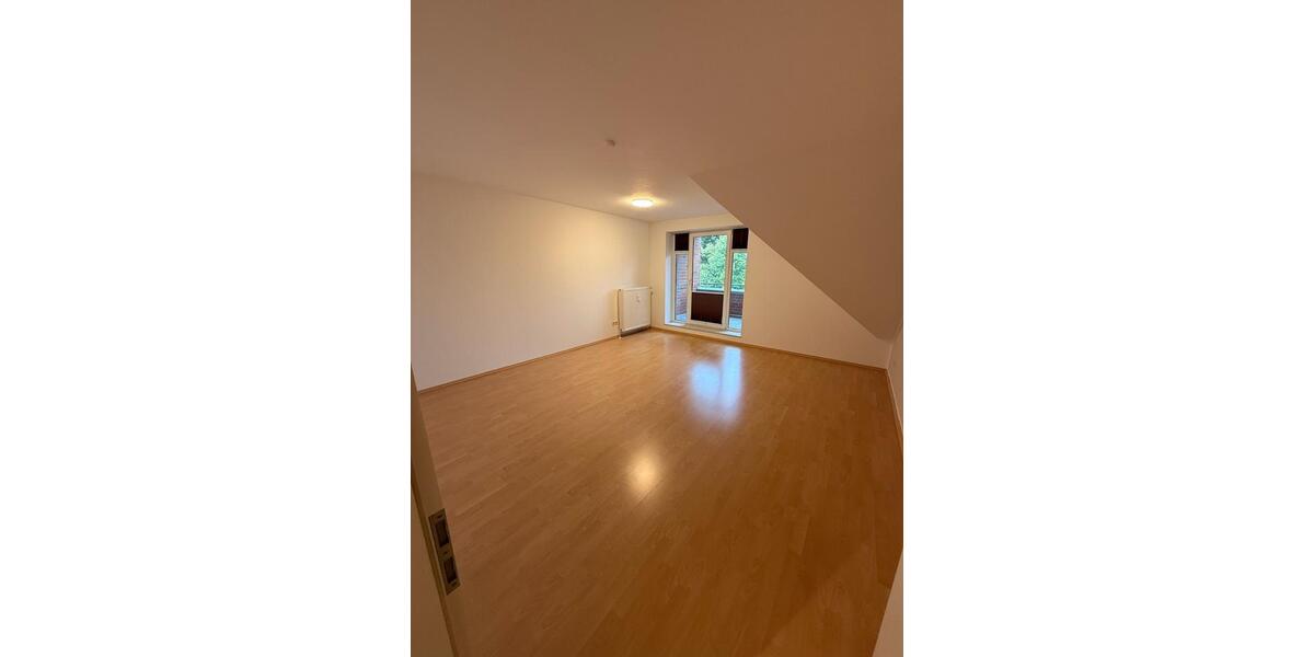 Helle 3-Zimmer-Dachgeschosswohnung mit Balkon und EBK 3 zimmer