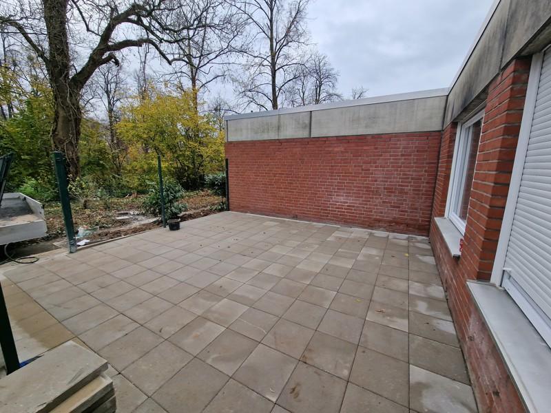 Ab sofort: Moderner Bungalow mit Innenhof direkt am Schlosspark