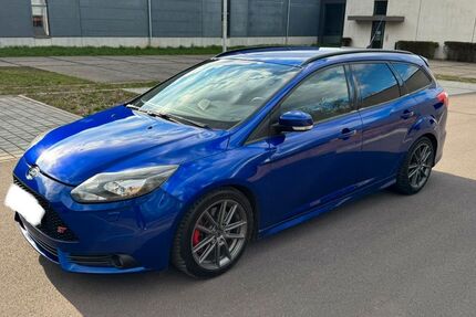 Ford Focus 123.722 km 11.900 &euro; Saarwellingen 66793