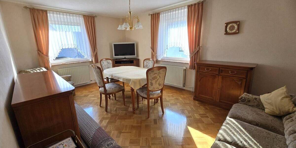 Einfamilienhaus Eschwege Niederhone - 7 Zimmer, 140 m&sup2;, 870&euro; | Angebot:25985105