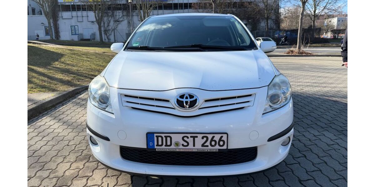 Toyota Auris 194.000 km 3.990 &euro; Dresden 01257