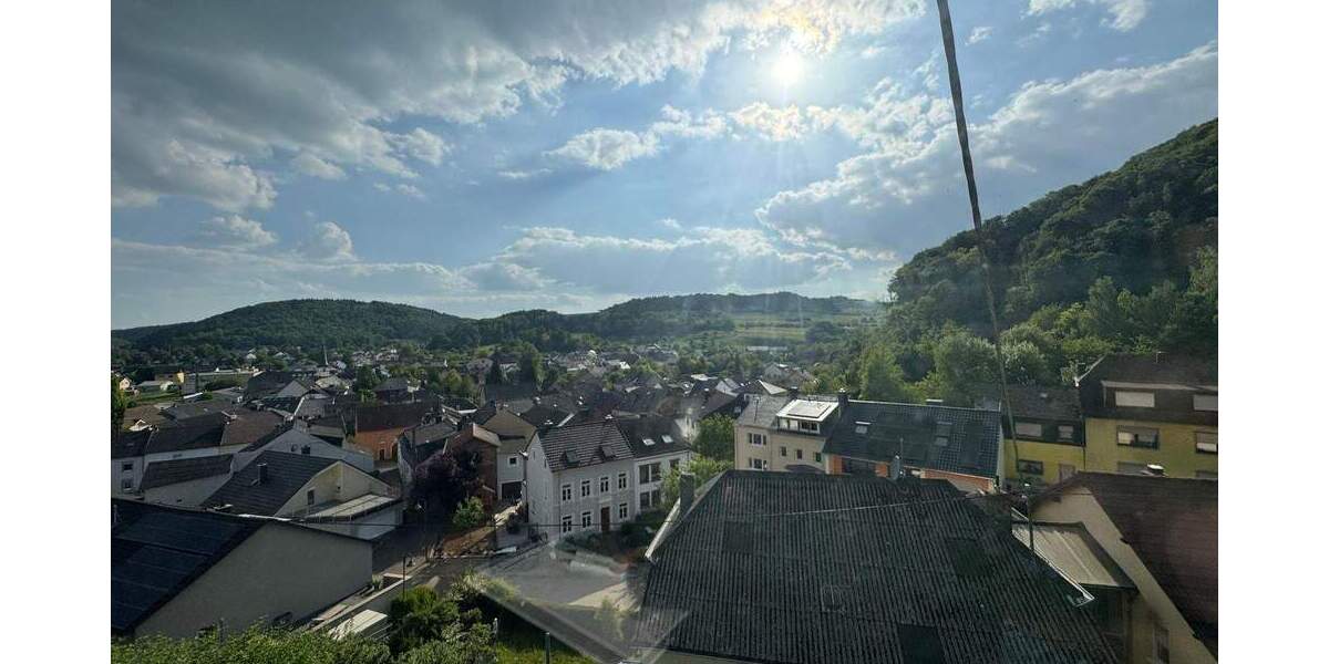 Ruhig gelegenes Einfamilienhaus mit schöner Aussicht über Tawern 5 zimmer