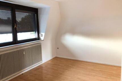 2 Zimmer DG Wohnung, modernisiert, 2 ZKB