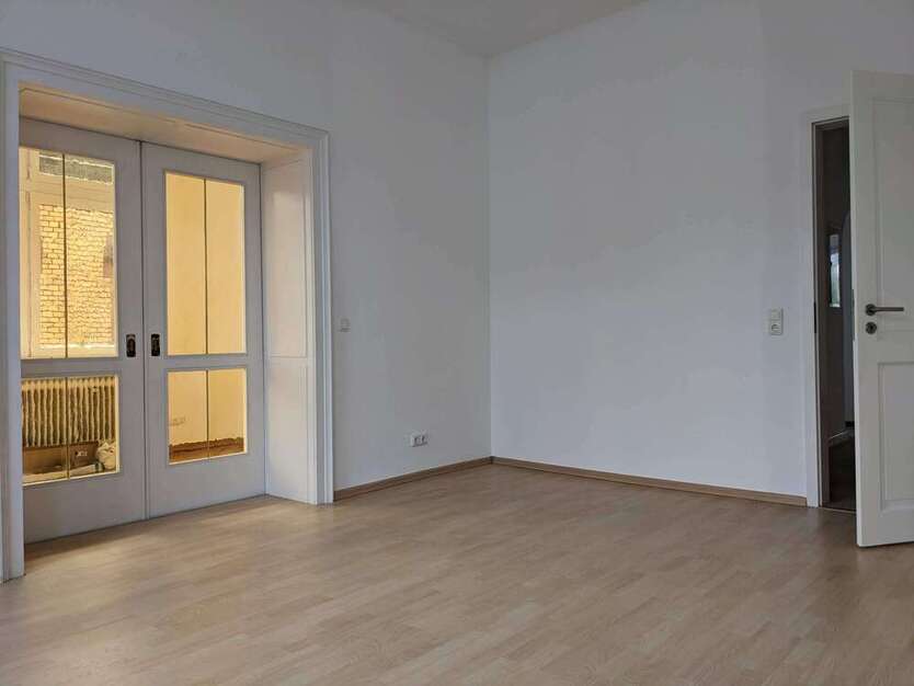 Haus zum Kaufen in Aschaffenburg 990.000 € 357 m²