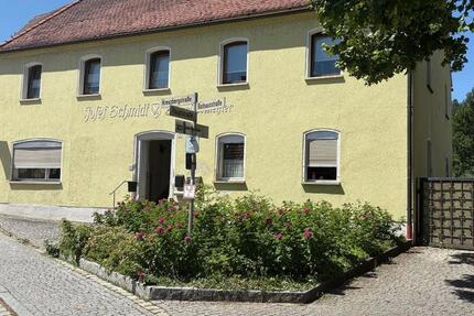 Günstiges, geräumiges Zweifamilienhaus in Schmidmühlen