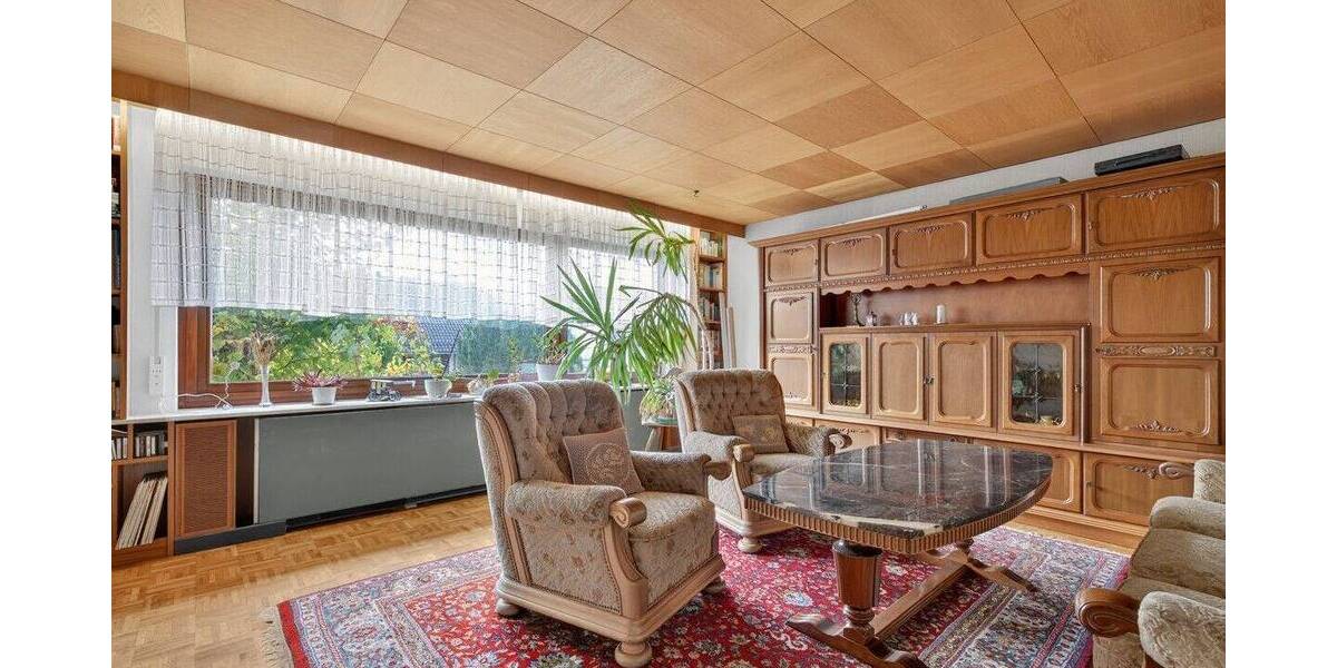 Charmantes Zweifamilienhaus mit Garten, Doppelgarage und vielen Möglichkeiten in Königsbach-Stein 9 zimmer