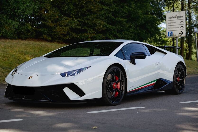 Lamborghini Huracán 15.850 km 275.000 € Unna 59423