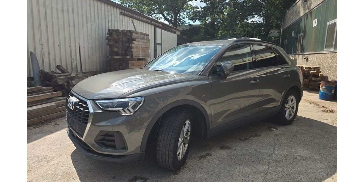 Audi Q3 228.000 km 17.000 &euro; Hamburg 22527