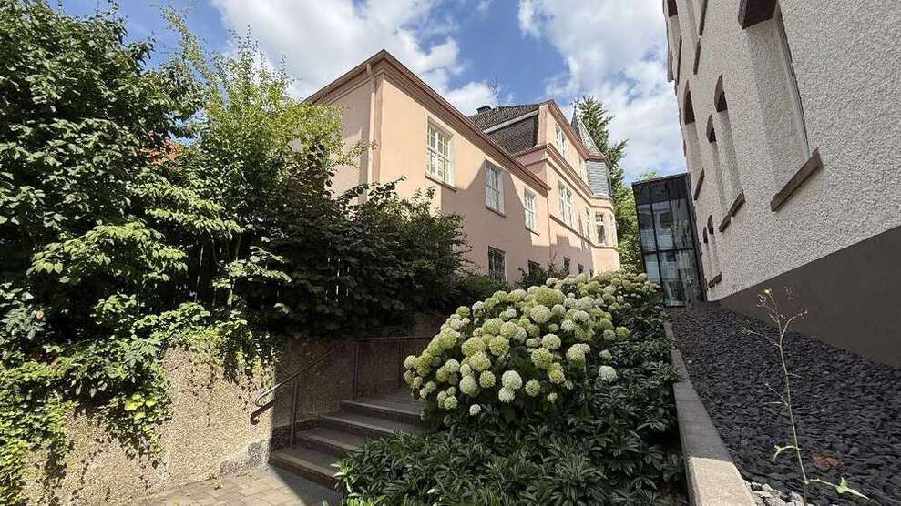 Haus zum Kaufen in Moers 950.000 € 239 m²