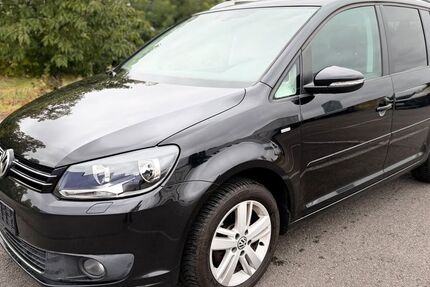 VW Touran 142.000 km 5.499 &euro; Berlin 12057