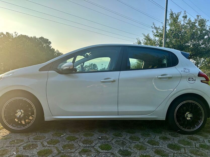 Peugeot 208 151.246 km 6.000 € Limburg/Linter 65550