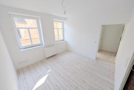 1.Bezug nach Vollsanierung, sehr hübsche Wohnung in super Lage, 30 Meter zum Großer Markt, Altstadt