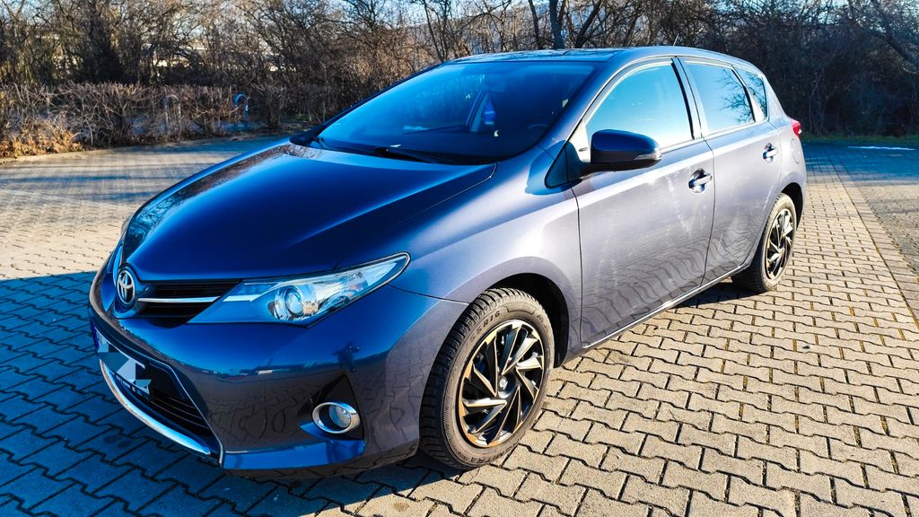Toyota Auris 95.500 km 11.200 &euro; Saalfeld 07318