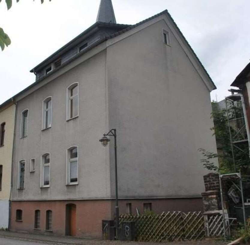Haus zum Kaufen in Betzdorf 245.000 € 192 m²