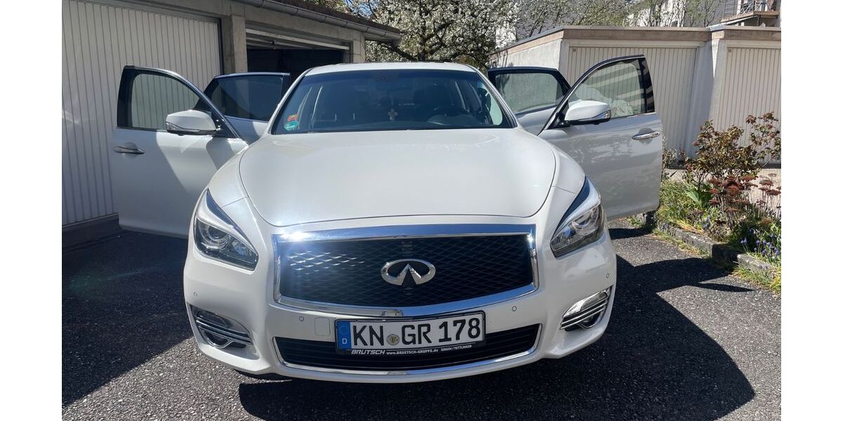 INFINITI Q70 197.036 km 12.200 &euro; Singen 78224