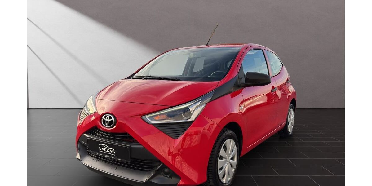 Toyota Aygo (X) 73.238 km 8.390 &euro; Wesel 46485