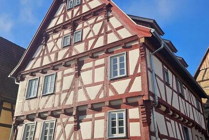 Charmante 5-Zimmer-Wohnung im Denkmalhaus, Erstbezug nach Renovierung, Stellplatz inklusive 5 zimmer