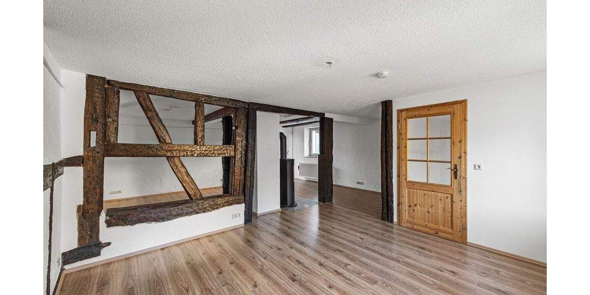 Einfamilienhaus Hilzingen - 7 Zimmer, 215 m&sup2;, 585.000&euro; | Angebot:25879468