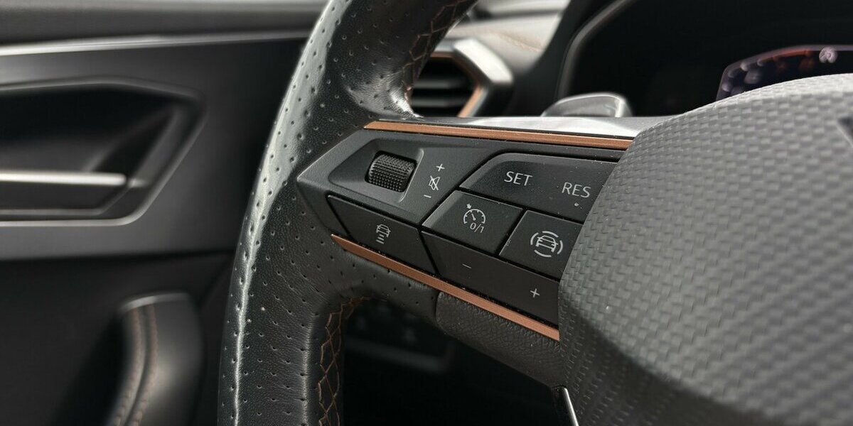 Cupra Formentor 1.5 TSI CARPLAY/NAVI/KAMERA/ACC/AHK 148.927 km 19.900 &euro; Villingen-Schwenningen 78054