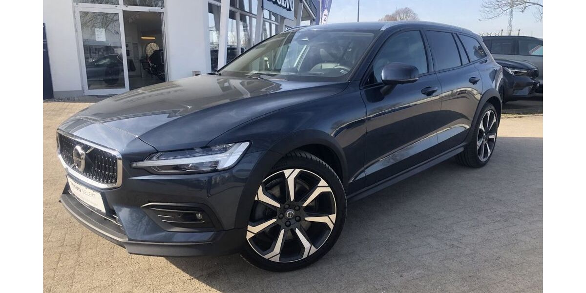 Volvo V60 Cross Country 31.187 km 44.781 &euro; Güstrow 18273