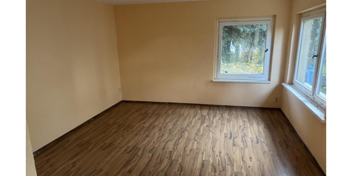 Sehr helle 2 Raum-Whg. mit Ausblick über die Stadt und Garage und *Bungalow auf dem Grundstück - Dachgeschoßwohnung Gera Ostviertel | Angebot:26334867