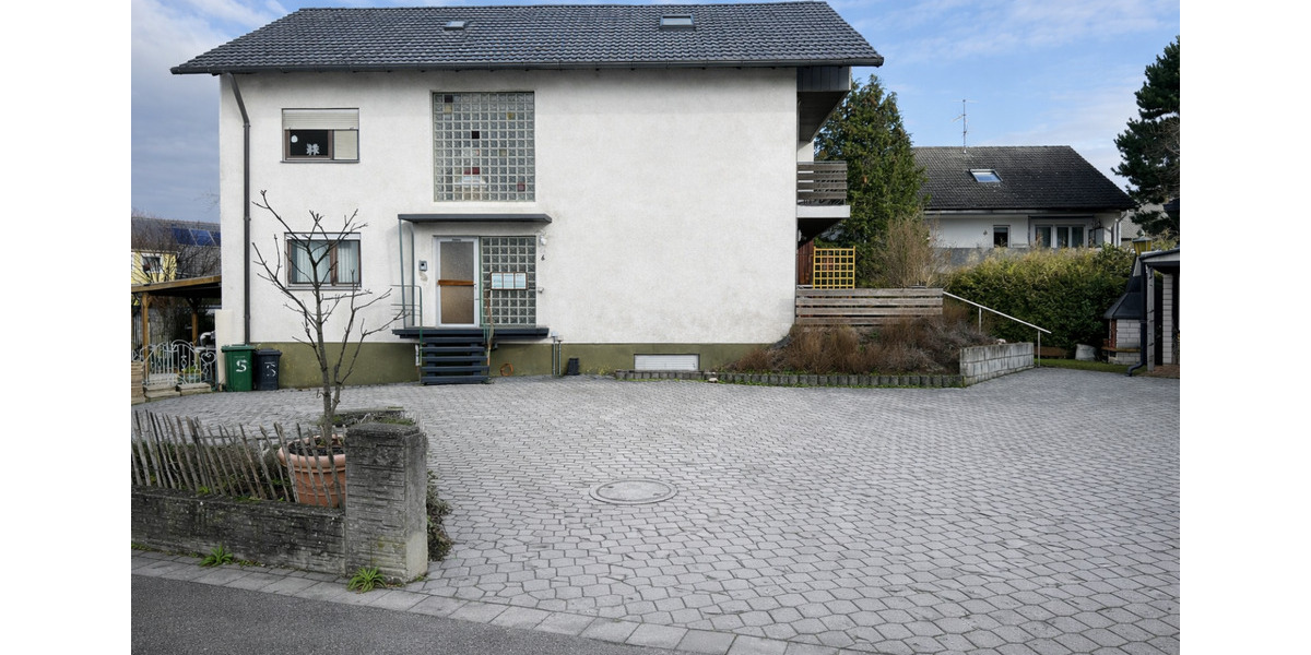 Eigentumswohnung im 2 Familienhaus 6 Zi. Terasse, Garage+Garten 6 zimmer