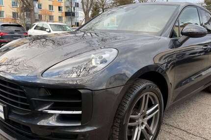 Porsche Macan 65.863 km 44.900 &euro; München 81243