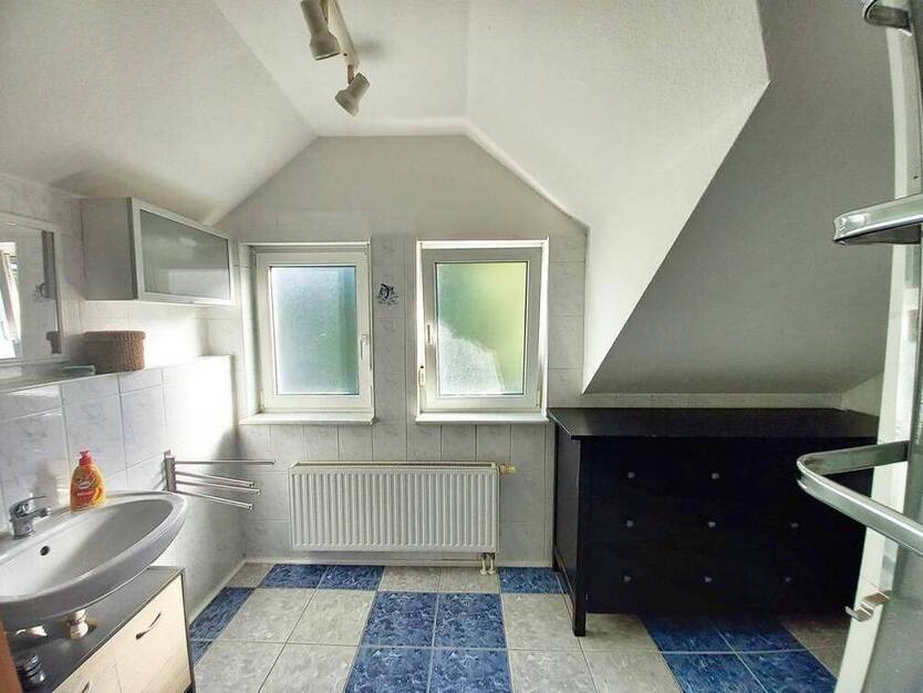 CITYHOUSE: Moderne Doppelhaushälfte mit großem Garten, Hobbyraum Souterrain, Keller, Terrasse