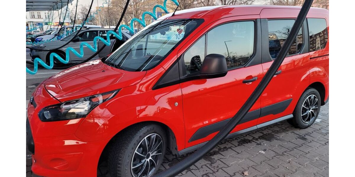 Ford Tourneo Connect 110.000 km 10.500 &euro; Berlin 13589