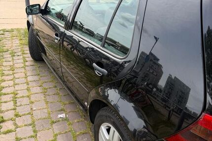 VW Golf 137.955 km 2.475 &euro; Frankfurt am Main 60528