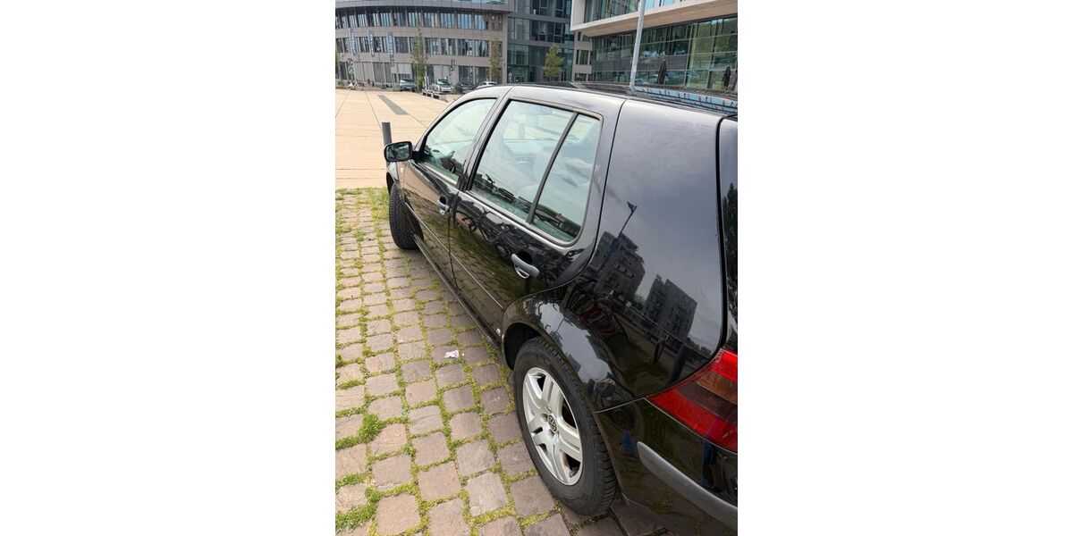 VW Golf 137.955 km 2.475 &euro; Frankfurt am Main 60528