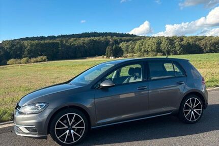 VW Golf 108.000 km 14.700 € Linsengericht 63589