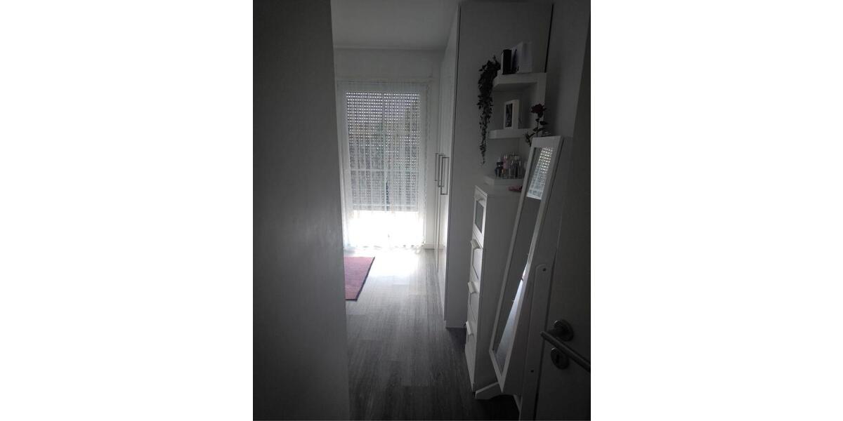 Hochwertige Wohnung mit eigenem Garten und zwei Stellplätzen 4 zimmer