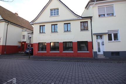 Ladenlokal oder Büroflächen mit Lagerfläche und Parkplätzen in zentraler Innenstadtlage zimmer