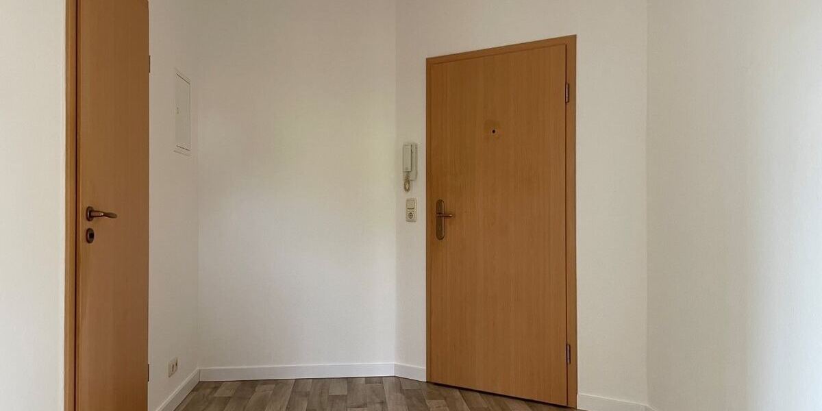 Zur ANLAGE: Komplett renoviert und modernisiert - mit Tageslichtbad, Balkon, Garage und Stellplatz! - Erdgeschoßwohnung Bärenstein Niederschlag | Angebot:26003489