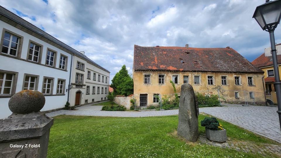 Doppelhaushälfte Vilseck - 16 Zimmer, 520 m&sup2;, 45.000&euro; | Angebot:20657309