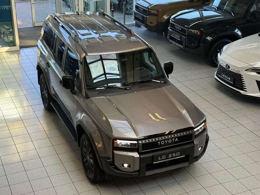 Toyota Land Cruiser 3.710 km 87.895 € Poing bei München 85586