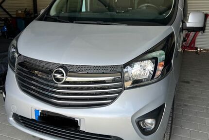 Opel Vivaro 149.000 km 15.990 &euro; Zimmern 78658