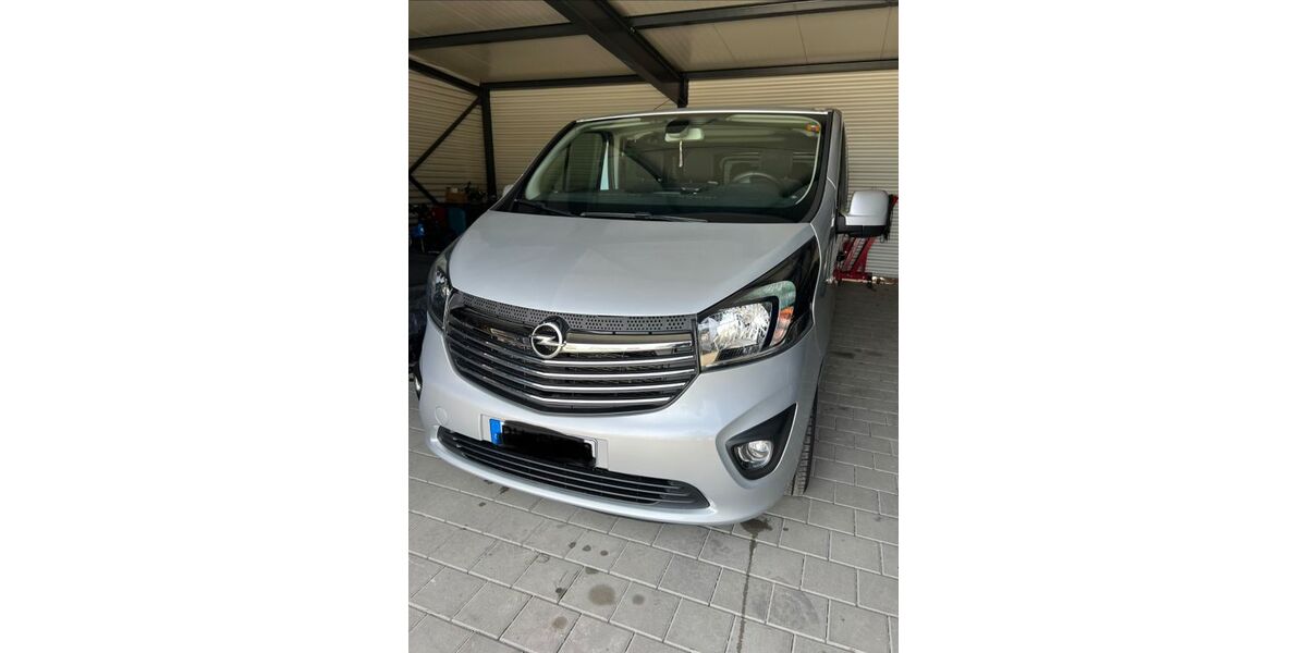 Opel Vivaro 149.000 km 15.990 &euro; Zimmern 78658
