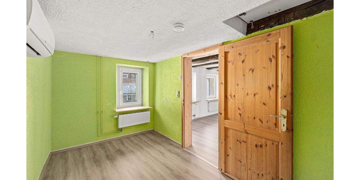 Einfamilienhaus Hilzingen - 7 Zimmer, 215 m&sup2;, 585.000&euro; | Angebot:25879468