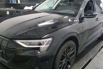 Audi e-tron 28.230 km 35.990 &euro; Hamburg 22047